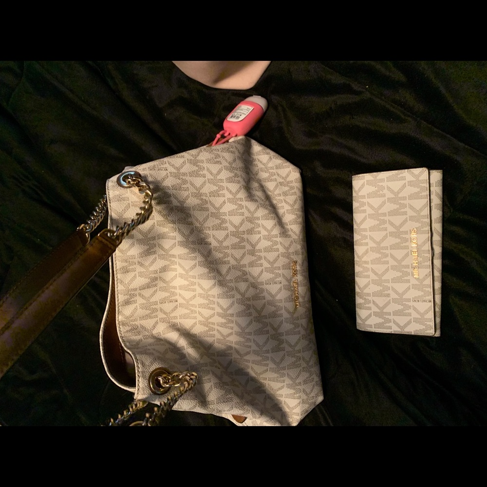 Mk purse with wallet